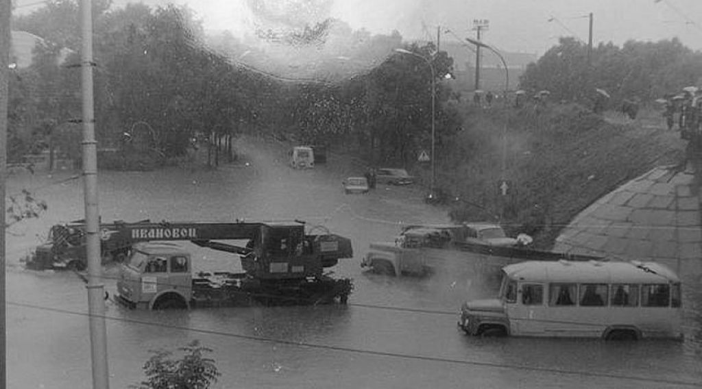 Владивосток 1989 год. Тайфун Джуди 1989. Тайфун Джуди Приморский край. Тайфун Джуди 1989 год Приморье. 1989 Тайфун Джуди Владивосток.